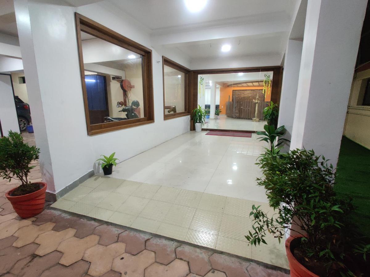 Amruth Inn Guruvāyūr Exterior foto